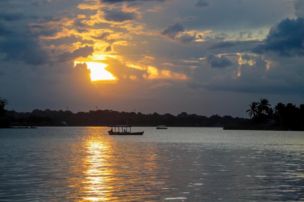Hotel Peten Express Flores Ngoại thất bức ảnh